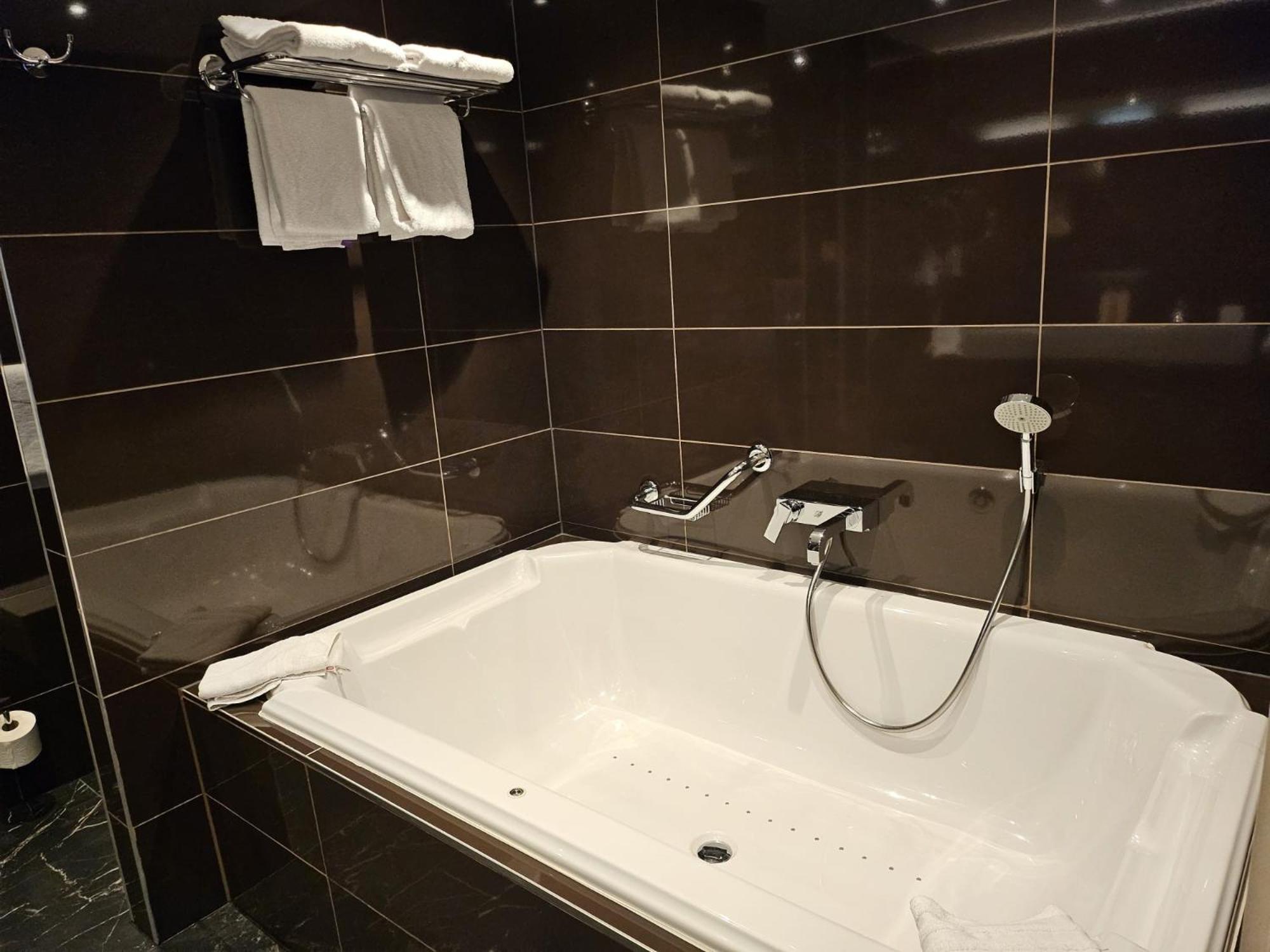 Mercure Hotel Brussels Centre Midi Saint-Gilles Exterior foto